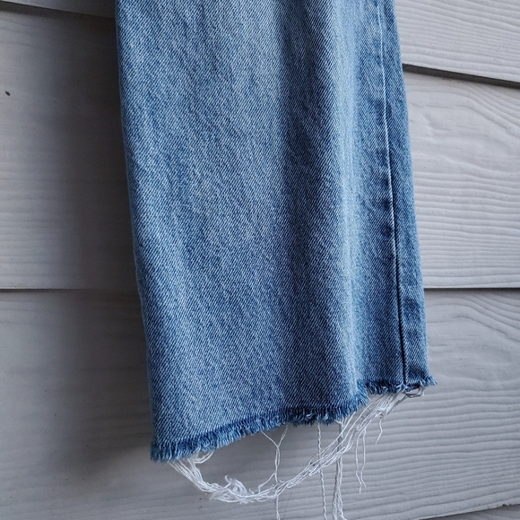 Universal Thread High Rise Wide Leg Raw Frayed Hem Light Wash Denim Crop Jeans - Picture 12 of 16